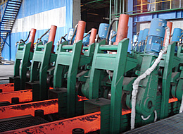 Withdrawal and straightening machine